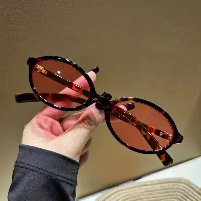 Vintage Outdoor Fashion - Kacamata Hitam Bentuk Oval Baru Klasik